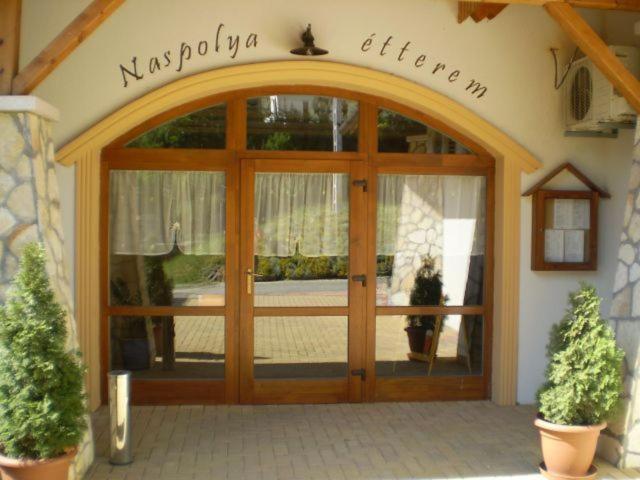 Naspolya Panzio Es Etterem Bed & Breakfast Bátaapáti Exterior foto