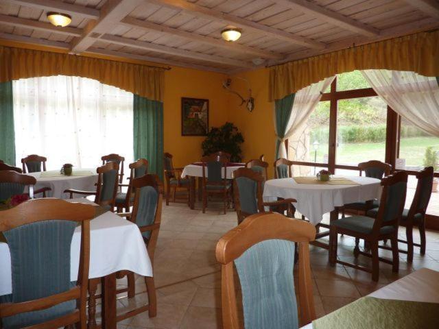 Naspolya Panzio Es Etterem Bed & Breakfast Bátaapáti Exterior foto